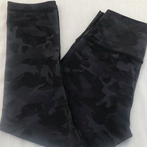 Lululemon Wunder Under Cropped Size 6